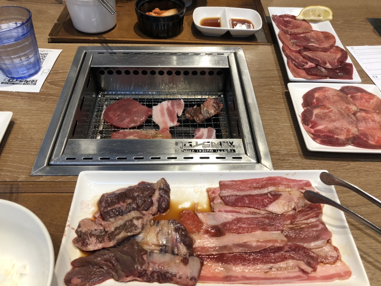 燒烤店、燒肉店、串燒店的店員及老闆，可加入本工會投勞健保