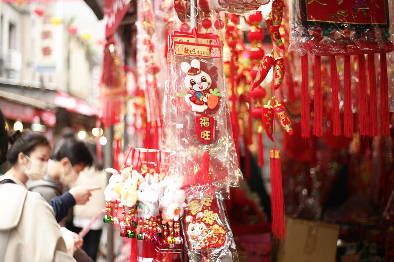 販售及製作各式節慶用品的老闆或員工，勞健保可加本會，延續勞保年資！