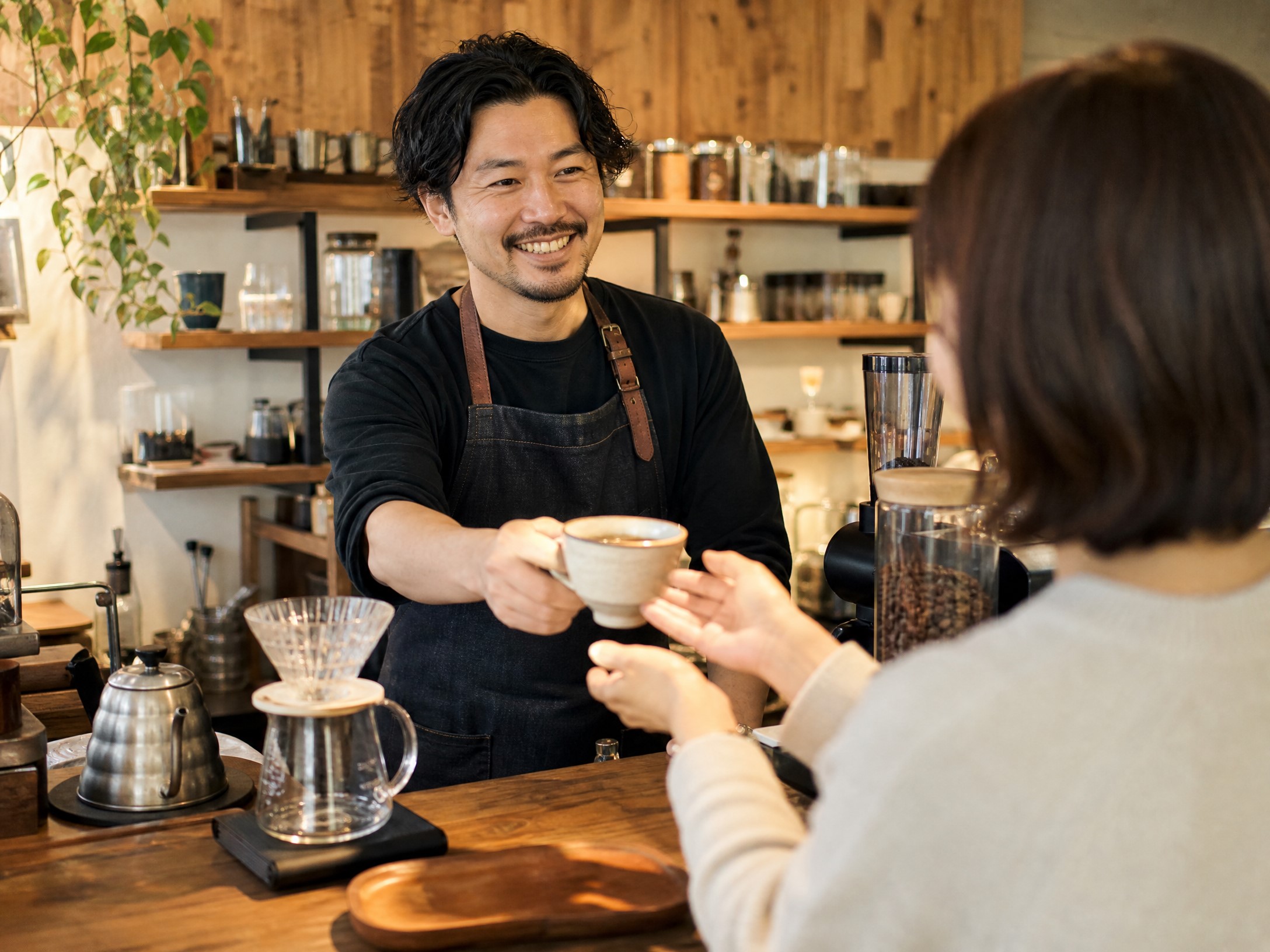 手沖咖啡店獨資老闆、工讀生如何透過職業工會加保？職災保障與保費補助解析